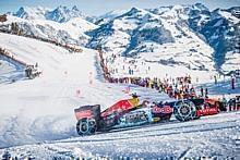 Max Verstappen im Red Bull RB7 beim Schneeketten-Show-Slalom am Hahnenkamm. Foto: pewag/dpp-AutoReporter